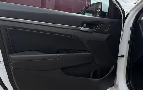 Hyundai Elantra VI рестайлинг, 2017 год, 1 400 000 рублей, 11 фотография