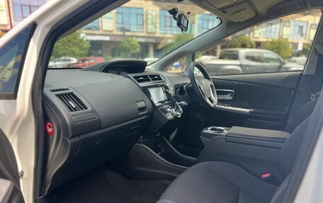 Toyota Prius Alpha I (ZVW40/41), 2015 год, 1 480 000 рублей, 18 фотография