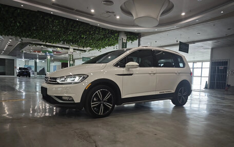 Volkswagen Touran III, 2022 год, 1 760 005 рублей, 1 фотография