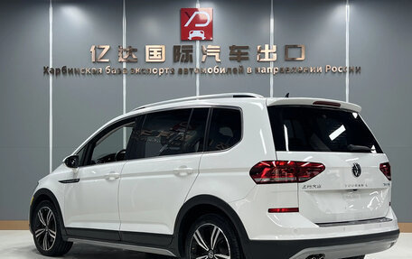 Volkswagen Touran III, 2022 год, 1 830 005 рублей, 4 фотография