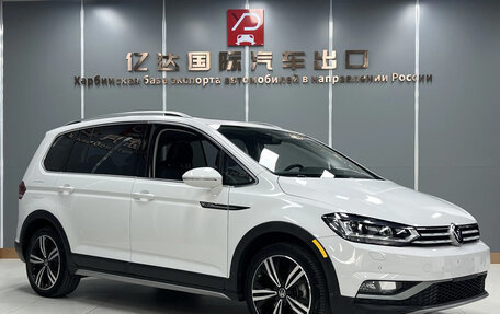 Volkswagen Touran III, 2022 год, 1 830 005 рублей, 3 фотография