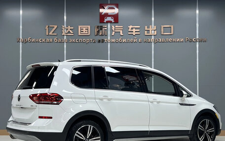 Volkswagen Touran III, 2022 год, 1 830 005 рублей, 6 фотография