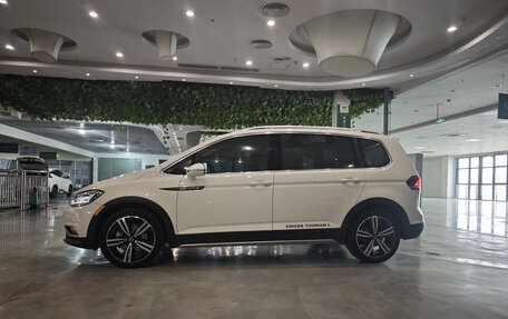 Volkswagen Touran III, 2022 год, 1 760 005 рублей, 4 фотография