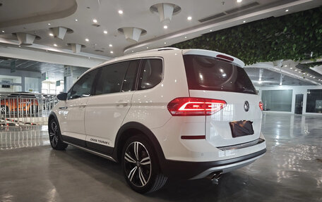 Volkswagen Touran III, 2022 год, 1 760 005 рублей, 5 фотография