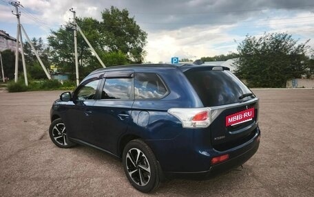 Mitsubishi Outlander III рестайлинг 3, 2013 год, 1 500 000 рублей, 2 фотография