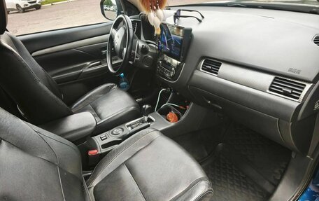 Mitsubishi Outlander III рестайлинг 3, 2013 год, 1 500 000 рублей, 28 фотография