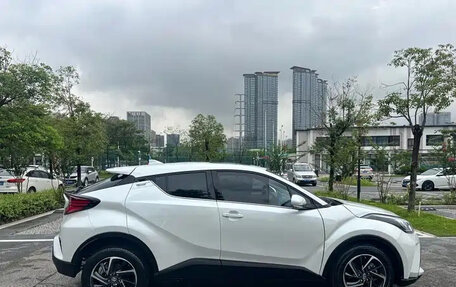 Toyota C-HR I рестайлинг, 2021 год, 1 742 000 рублей, 4 фотография