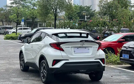 Toyota C-HR I рестайлинг, 2021 год, 1 742 000 рублей, 6 фотография