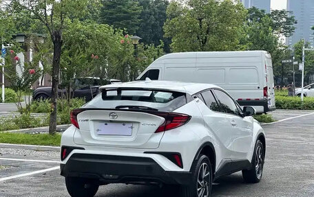 Toyota C-HR I рестайлинг, 2021 год, 1 742 000 рублей, 8 фотография
