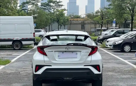 Toyota C-HR I рестайлинг, 2021 год, 1 742 000 рублей, 7 фотография