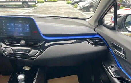 Toyota C-HR I рестайлинг, 2021 год, 1 742 000 рублей, 14 фотография
