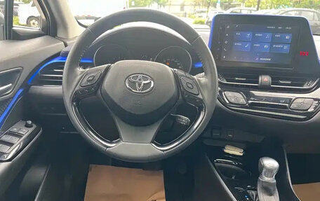 Toyota C-HR I рестайлинг, 2021 год, 1 742 000 рублей, 11 фотография
