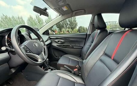 Toyota Yaris XP150 рестайлинг, 2022 год, 1 170 000 рублей, 7 фотография