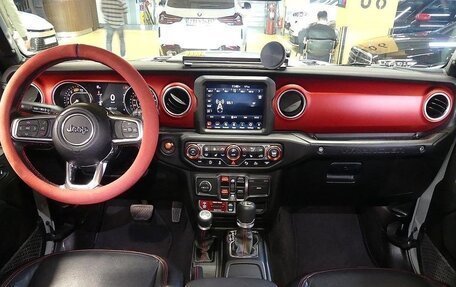 Jeep Wrangler, 2023 год, 5 740 000 рублей, 7 фотография