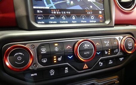 Jeep Wrangler, 2023 год, 5 740 000 рублей, 15 фотография