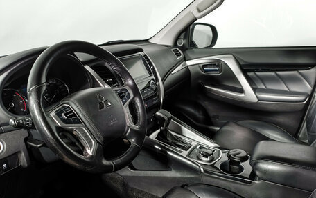 Mitsubishi Pajero Sport III рестайлинг, 2019 год, 3 190 000 рублей, 9 фотография