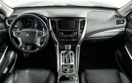 Mitsubishi Pajero Sport III рестайлинг, 2019 год, 3 190 000 рублей, 16 фотография