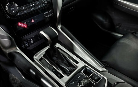 Mitsubishi Pajero Sport III рестайлинг, 2019 год, 3 190 000 рублей, 11 фотография