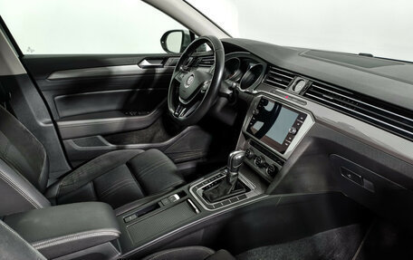 Volkswagen Passat B8 рестайлинг, 2017 год, 2 290 000 рублей, 13 фотография