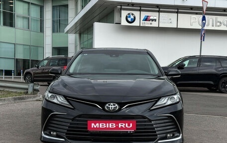 Toyota Camry, 2023 год, 3 777 000 рублей, 2 фотография