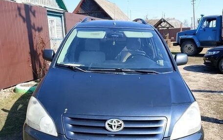 Toyota Avensis Verso I рестайлинг, 2002 год, 230 000 рублей, 1 фотография