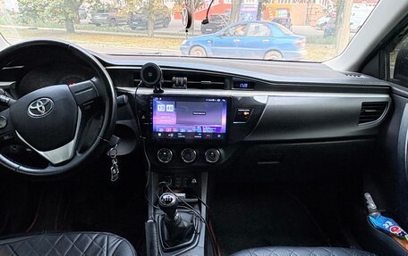 Toyota Corolla, 2013 год, 1 030 000 рублей, 5 фотография