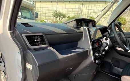 Toyota Roomy I, 2022 год, 900 000 рублей, 8 фотография