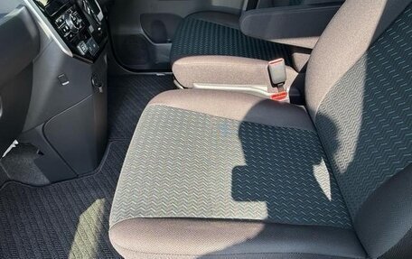 Toyota Roomy I, 2022 год, 900 000 рублей, 10 фотография