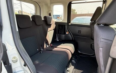 Toyota Roomy I, 2022 год, 900 000 рублей, 13 фотография