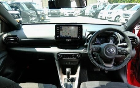 Toyota Yaris, 2022 год, 1 200 000 рублей, 3 фотография