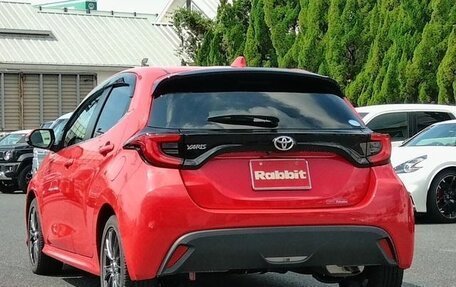 Toyota Yaris, 2022 год, 1 200 000 рублей, 2 фотография