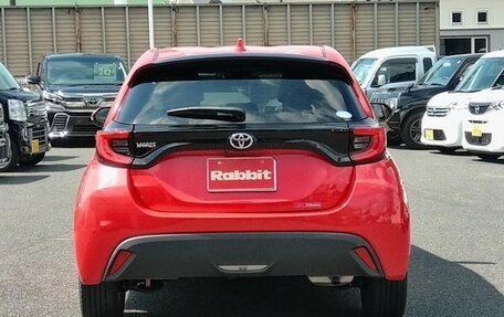 Toyota Yaris, 2022 год, 1 200 000 рублей, 8 фотография