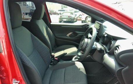 Toyota Yaris, 2022 год, 1 200 000 рублей, 21 фотография