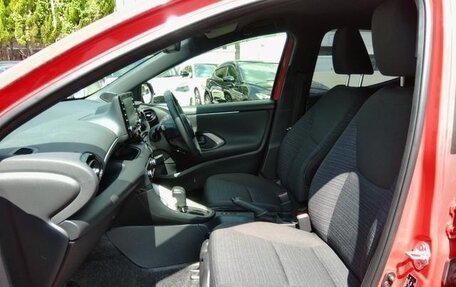 Toyota Yaris, 2022 год, 1 200 000 рублей, 14 фотография
