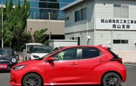 Toyota Yaris, 2022 год, 1 200 000 рублей, 11 фотография