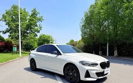 BMW 1 серия, 2022 год, 1 700 000 рублей, 3 фотография