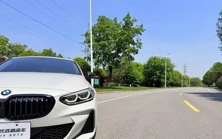 BMW 1 серия, 2022 год, 1 700 000 рублей, 10 фотография