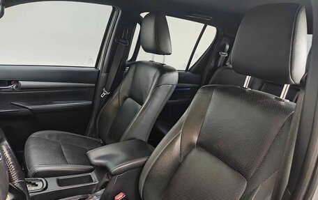 Toyota Hilux VIII, 2020 год, 3 750 000 рублей, 16 фотография