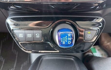 Toyota Prius IV XW50, 2022 год, 1 650 000 рублей, 13 фотография