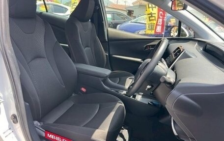 Toyota Prius IV XW50, 2022 год, 1 650 000 рублей, 5 фотография