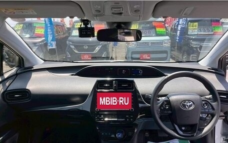 Toyota Prius IV XW50, 2022 год, 1 650 000 рублей, 7 фотография