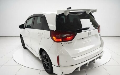 Honda Fit, 2023 год, 1 700 000 рублей, 4 фотография