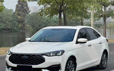 Ford Escort, 2022 год, 956 007 рублей, 1 фотография