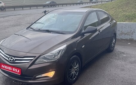Hyundai Solaris II рестайлинг, 2015 год, 999 999 рублей, 1 фотография