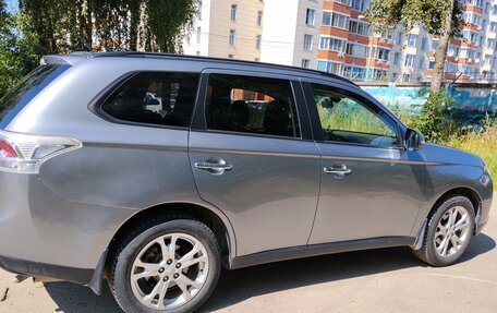 Mitsubishi Outlander III рестайлинг 3, 2012 год, 1 250 000 рублей, 7 фотография
