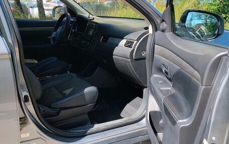 Mitsubishi Outlander III рестайлинг 3, 2012 год, 1 250 000 рублей, 13 фотография