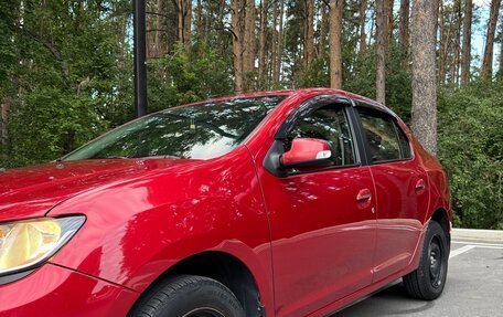 Renault Logan II, 2015 год, 800 000 рублей, 3 фотография
