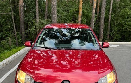 Renault Logan II, 2015 год, 800 000 рублей, 2 фотография