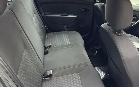 Renault Logan II, 2015 год, 800 000 рублей, 10 фотография