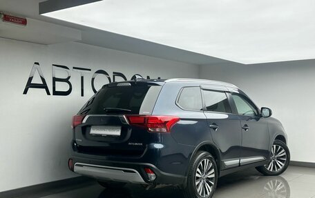 Mitsubishi Outlander III рестайлинг 3, 2018 год, 2 124 000 рублей, 4 фотография